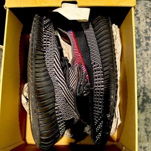 Yeezy Boost 350 V2